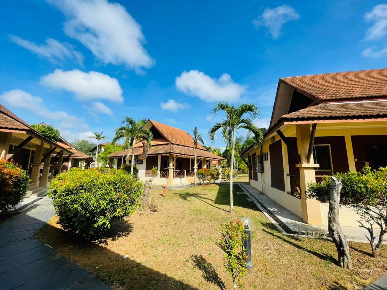 Rompin Beach Resorts Kuala Rompin Buitenkant foto