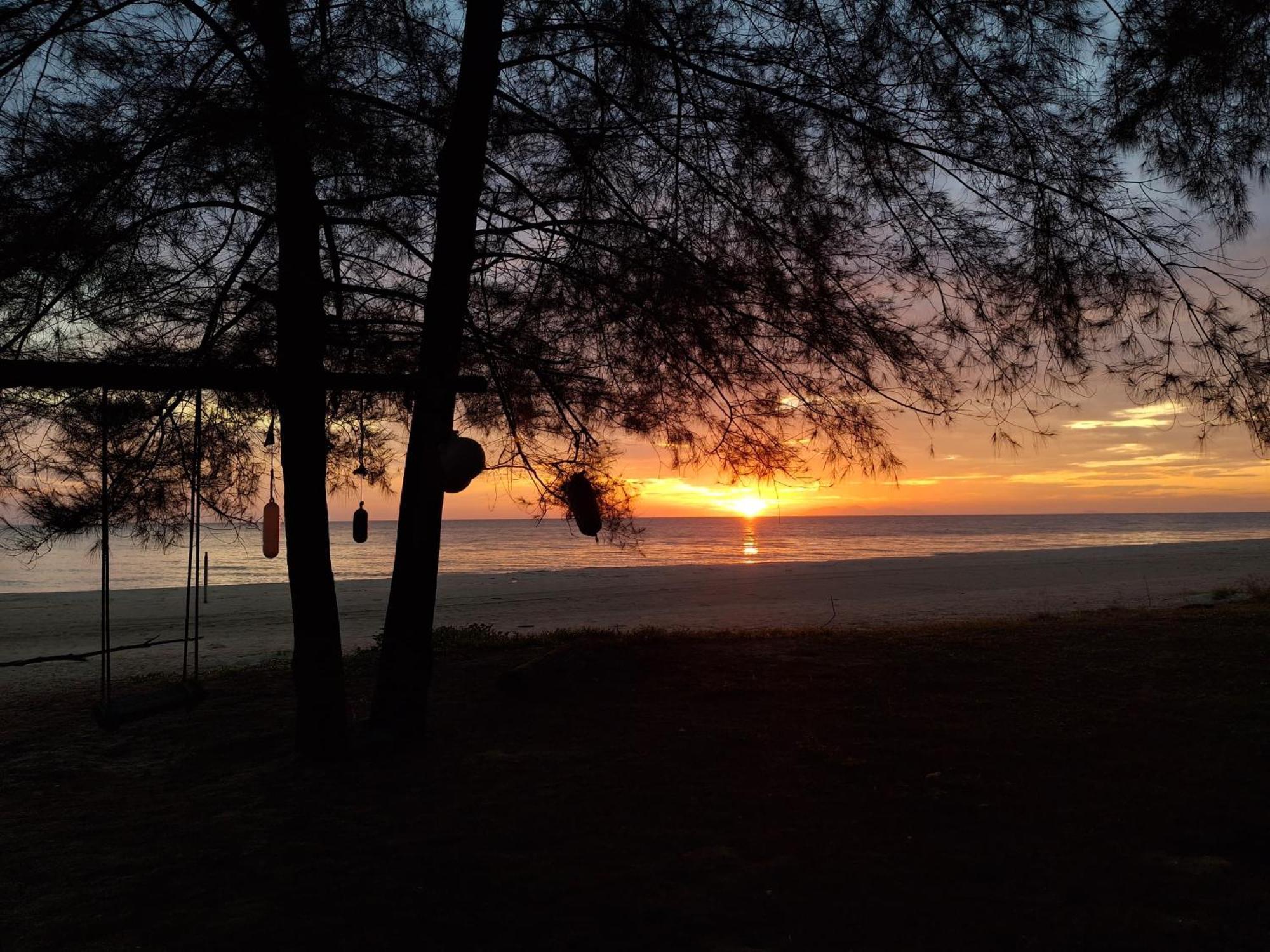 Rompin Beach Resorts Kuala Rompin Buitenkant foto