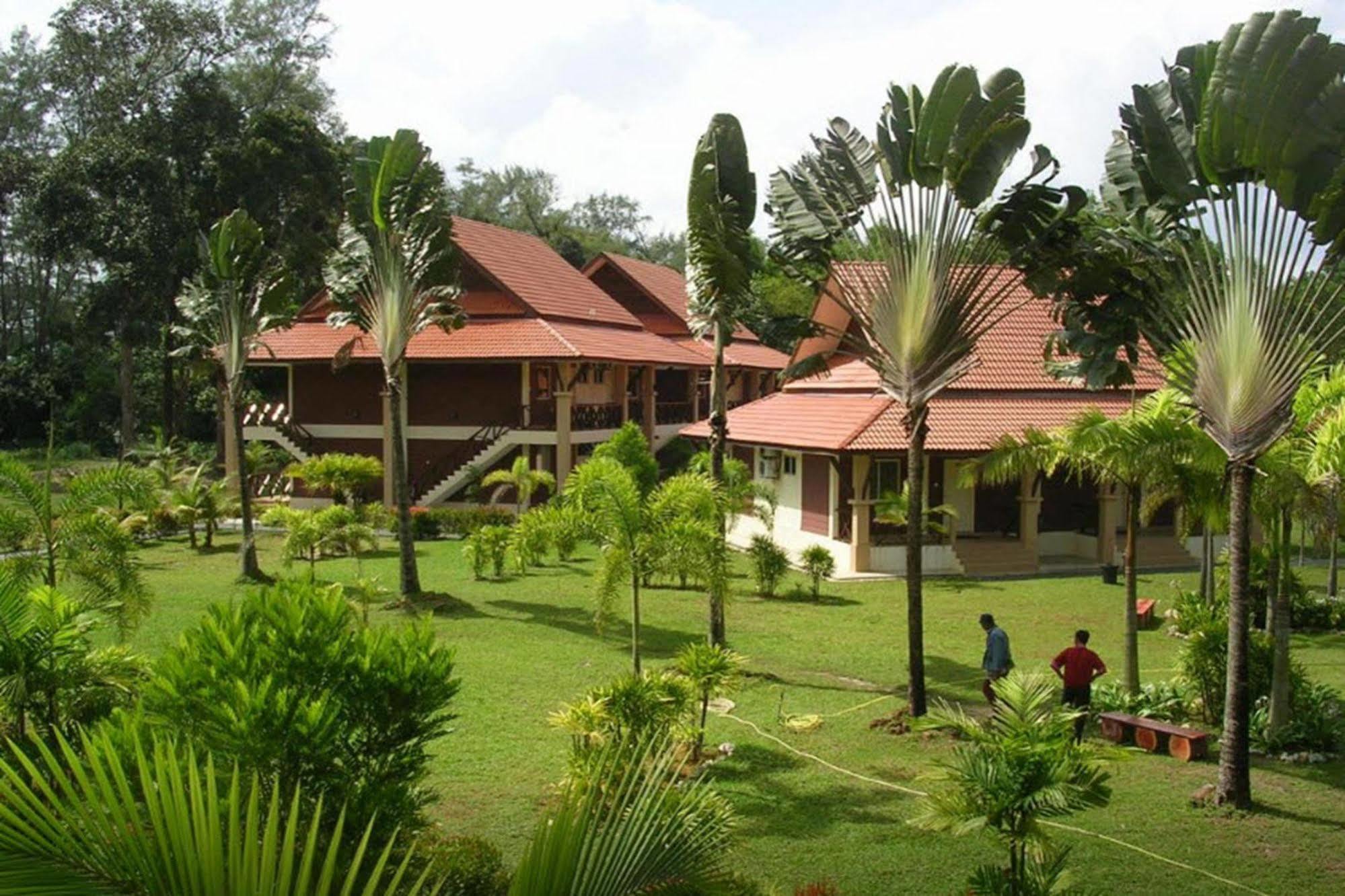 Rompin Beach Resorts Kuala Rompin Buitenkant foto